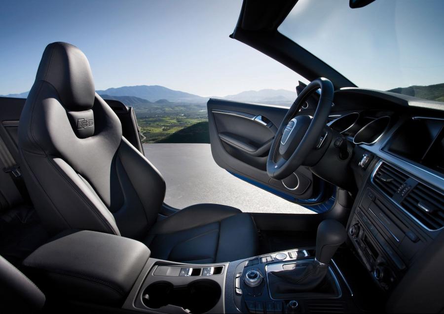 Интерьер Audi S5 Cabriolet 2009 года  (фото 39 из 56)